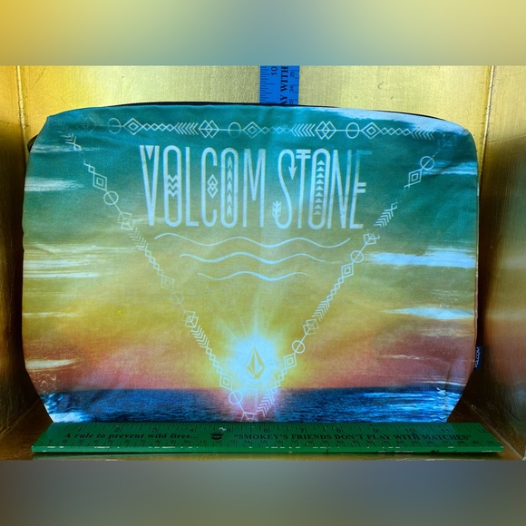 Volcom Art “Dusk to Dawn” Pouch - Picture 2 of 13